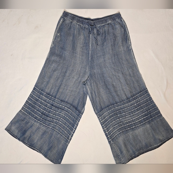 Easel Wide Leg Mineral Wash Lightweight Denim Capris With Pintuck Detail Large - Picture 2 of 6